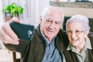 Sollte ein Seniorenhandy internetfähig sein?